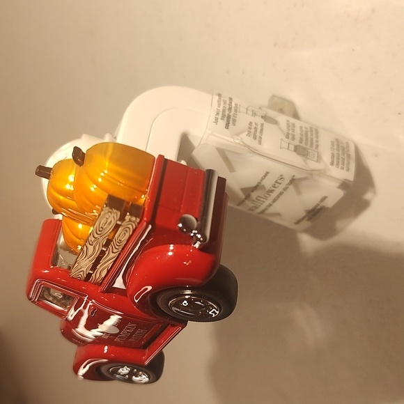 Bath & Body Works Red Pumpkin Patch Truck Wallflower Holder - Picture 7 of 7
